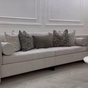 كنبة كلاسيكية بلمسة عصرية