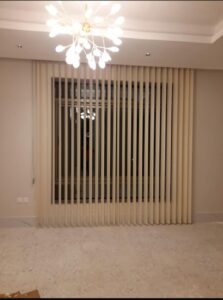 ستائر شرائح عمودية للمكاتب والشركات