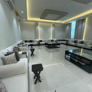 مجلس متصل بتصميم "U"